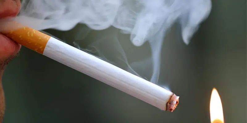 Bệnh nhân ung thư vòm họng tuyệt đối không nên uống thuốc lá