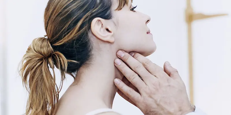 Hạch ở vùng cổ là triệu chứng ung thư thanh quản giai đoạn đầu