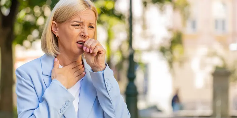 Ho kéo dài đó là dấu hiệu cảnh báo ung thu vòm họng