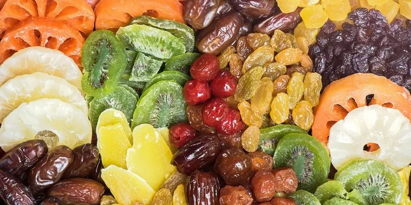 Người mắc ung thư não nên tránh các loại trái cây sấy không đảm bảo chất lượng