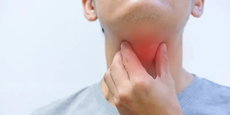 Nuốt nghẹn tăng dần là triệu chứng ung thư hầu họng