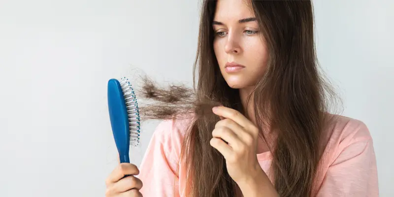 Rụng tóc là tác dụng phụ thường gặp khi hóa trị ung thư não