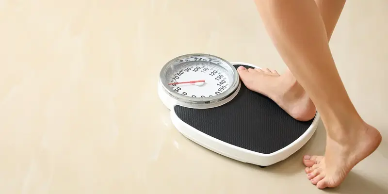 Sụt cân không rõ nguyên nhân là một trong các triệu chứng của ung thư vòm họng