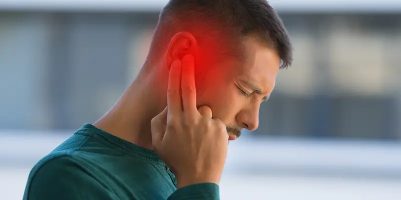 Ù tai là triệu chứng ung thư vòm họng dễ bị nhầm lẫn